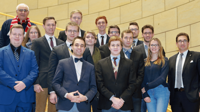 Gudio Déus MdL mit der Besuchergruppe "Staufia" aus Bonn (Quelle: Volker Zierhut CDU-Landtagsfraktion)