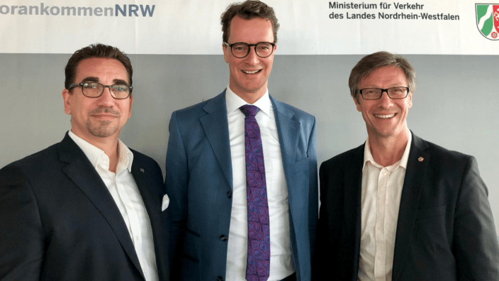 (vl.) Guido Déus MdL, NRW-Verkehrsminister Hendrik Wüst, Dr. Christos Katzidis MdL