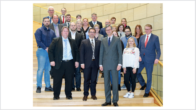 Guido Déus MdL mit der Besuchergruppe IHK Bonn/Rhein-Sieg Guido Déus MdL mit der Besuchergruppe IHK Bonn/Rhein-Sieg