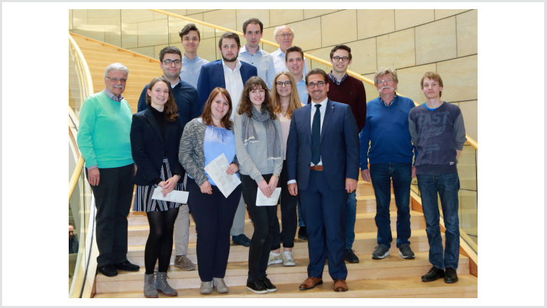 Guido Déus MdL mit der Besuchergruppe aus dem Bonner Wahlkreis im Landtag NRW (Quelle: Volker Zierhut CDU-Landtagsfraktion) Guido Déus MdL mit der Besuchergruppe aus dem Bonner Wahlkreis im Landtag NRW (Quelle: Volker Zierhut CDU-Landtagsfraktion)